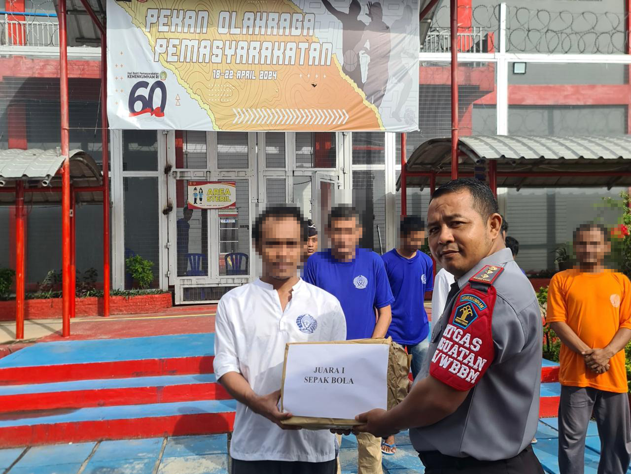 Lapas Banjarbaru Bagikan Hadiah bagi Pemenang Pertandingan Olahraga HBP Ke-60